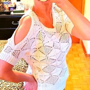 Elegant Cream & Gold Cold Shoulder Metallic Knit Sweater M